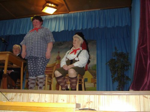 Hraje celá dědina aneb S veselou myslí na nesmysly. - 18.3.2006